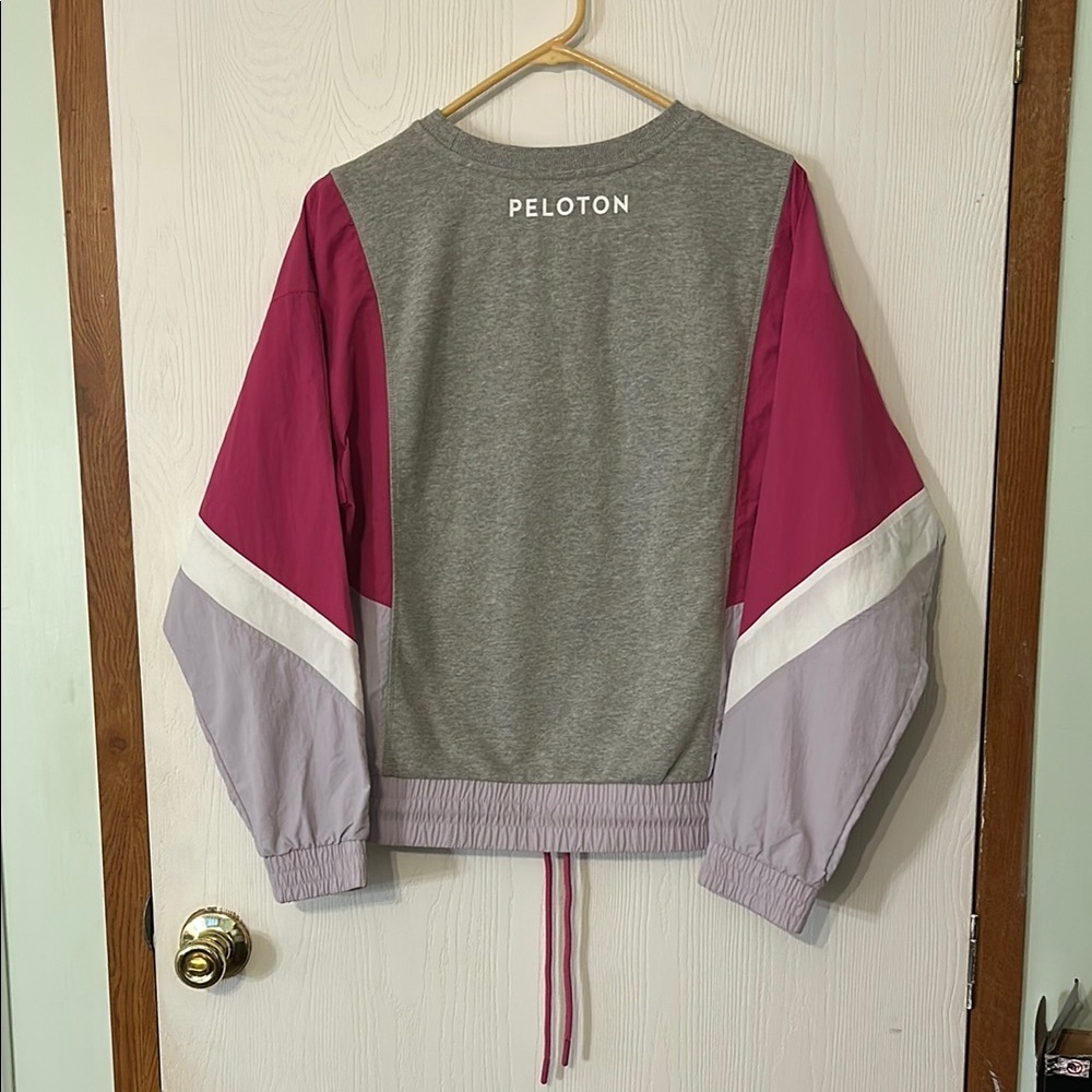 Peloton Gray and Pink Women's Pullover Size Medium - Picture 2 of 9